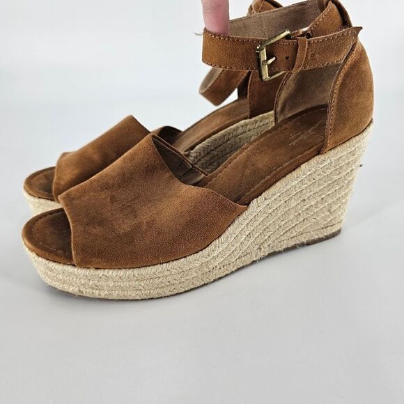Universal thread 9.5 tan brown wedge sandal shoes espadrille - Picture 1 of 7